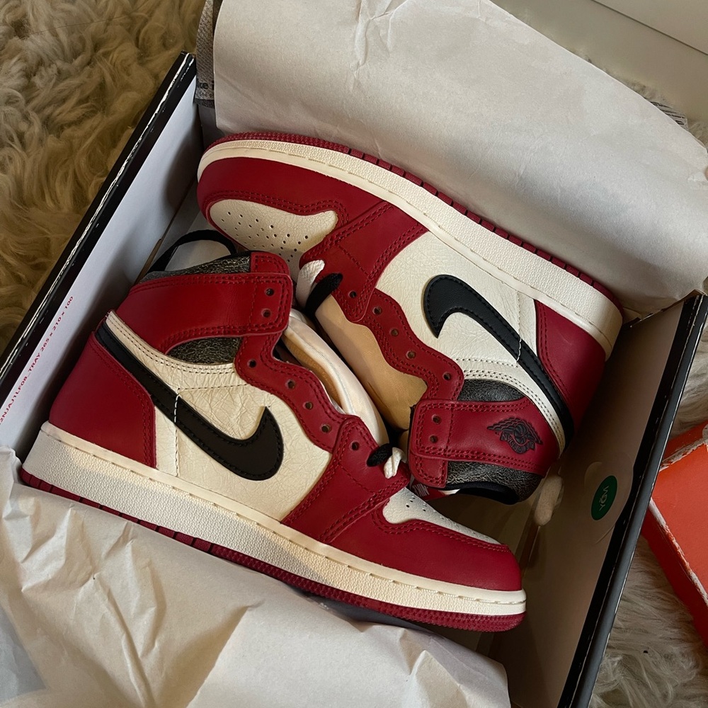 Air Jordan 1 Retro High OF Chicago Lost & Found